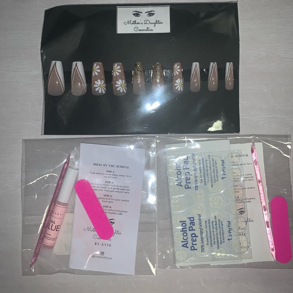 Press on nails